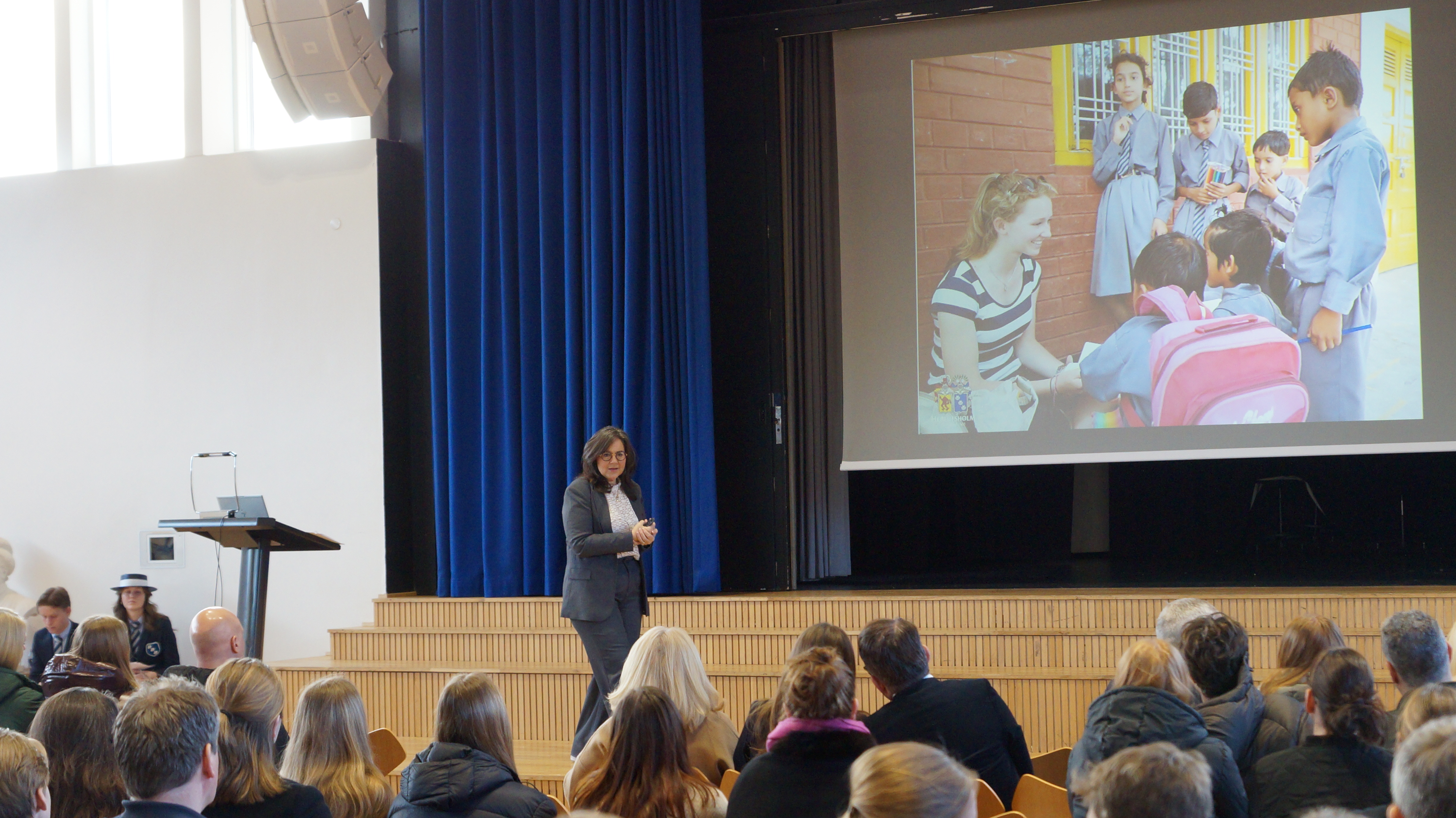 Vores leder af international afdeling, holder et oplæg til vores åbent hus på Herlufsholm