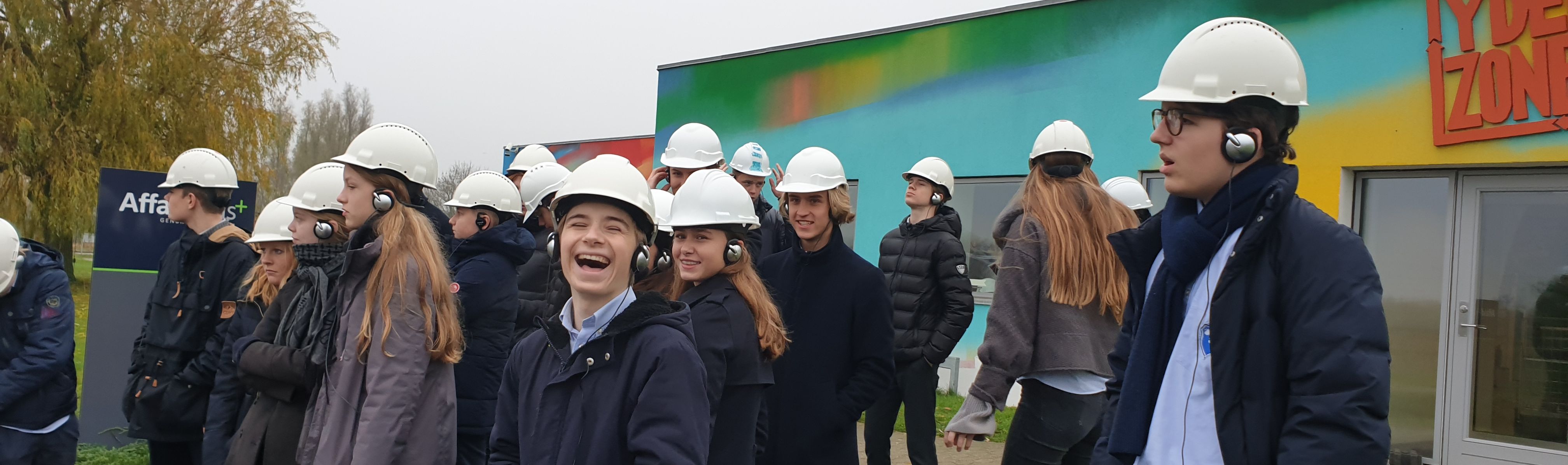 Elever fra Herlufsholm der laver frivilligt arbejde hos AffaldPlus i Næstved