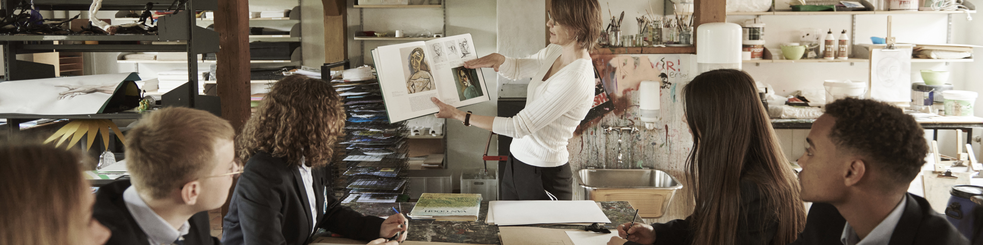 Elever på Herlufsholm der får undervisning af deres lærer