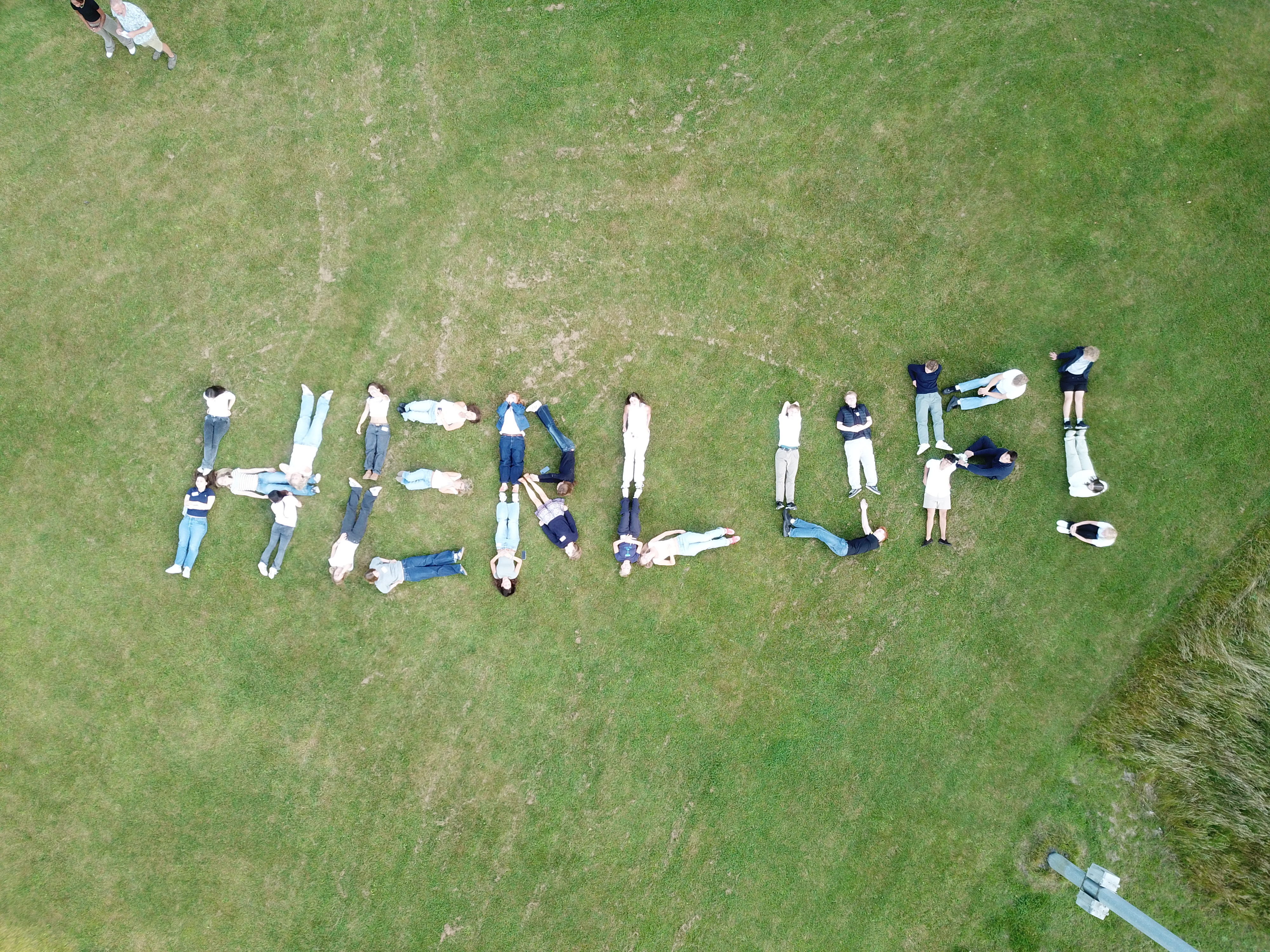Picture of students from Herlufsholm spelling the name "Herluf!"