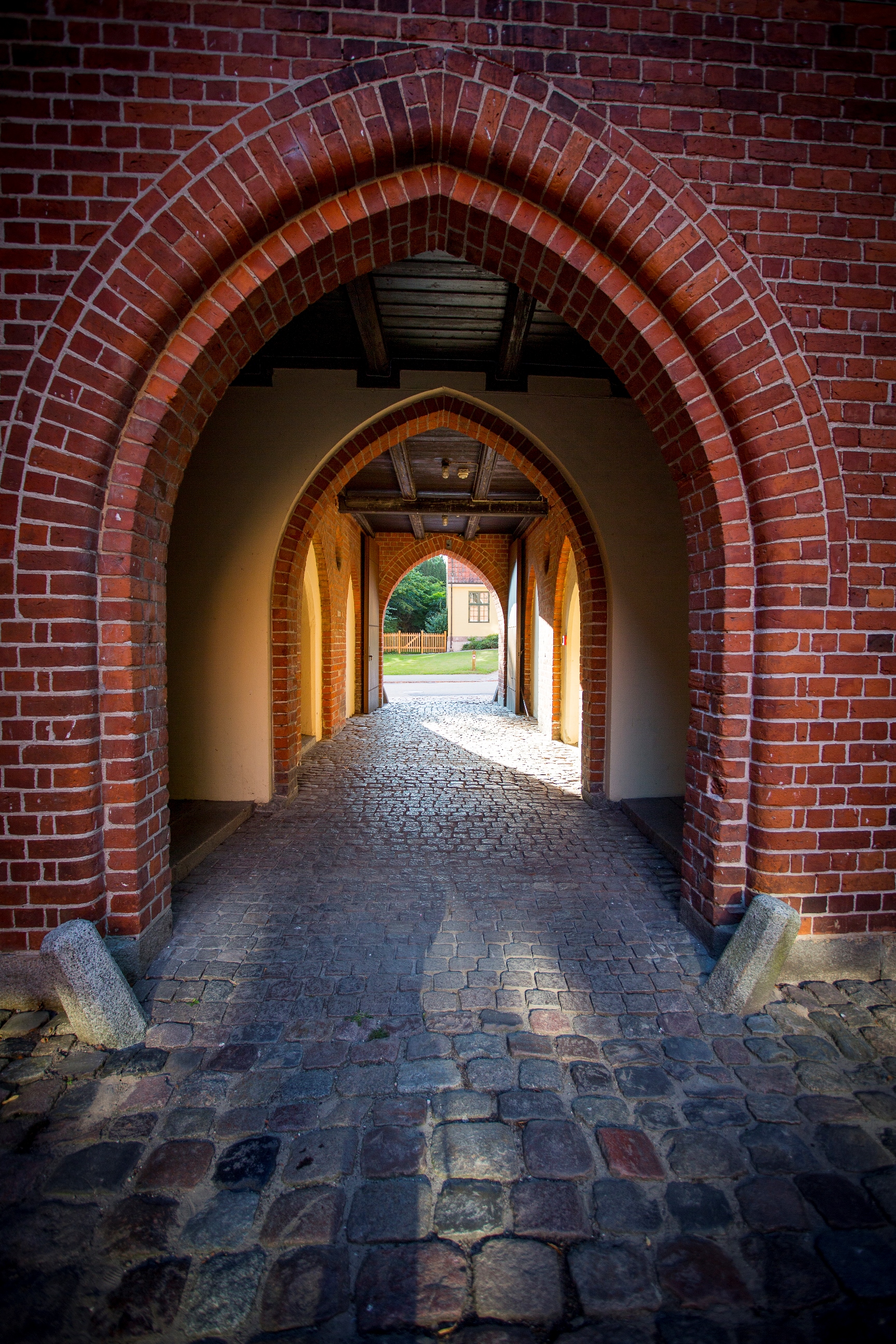 Billede fra Klosterbygningen ud til vejen 