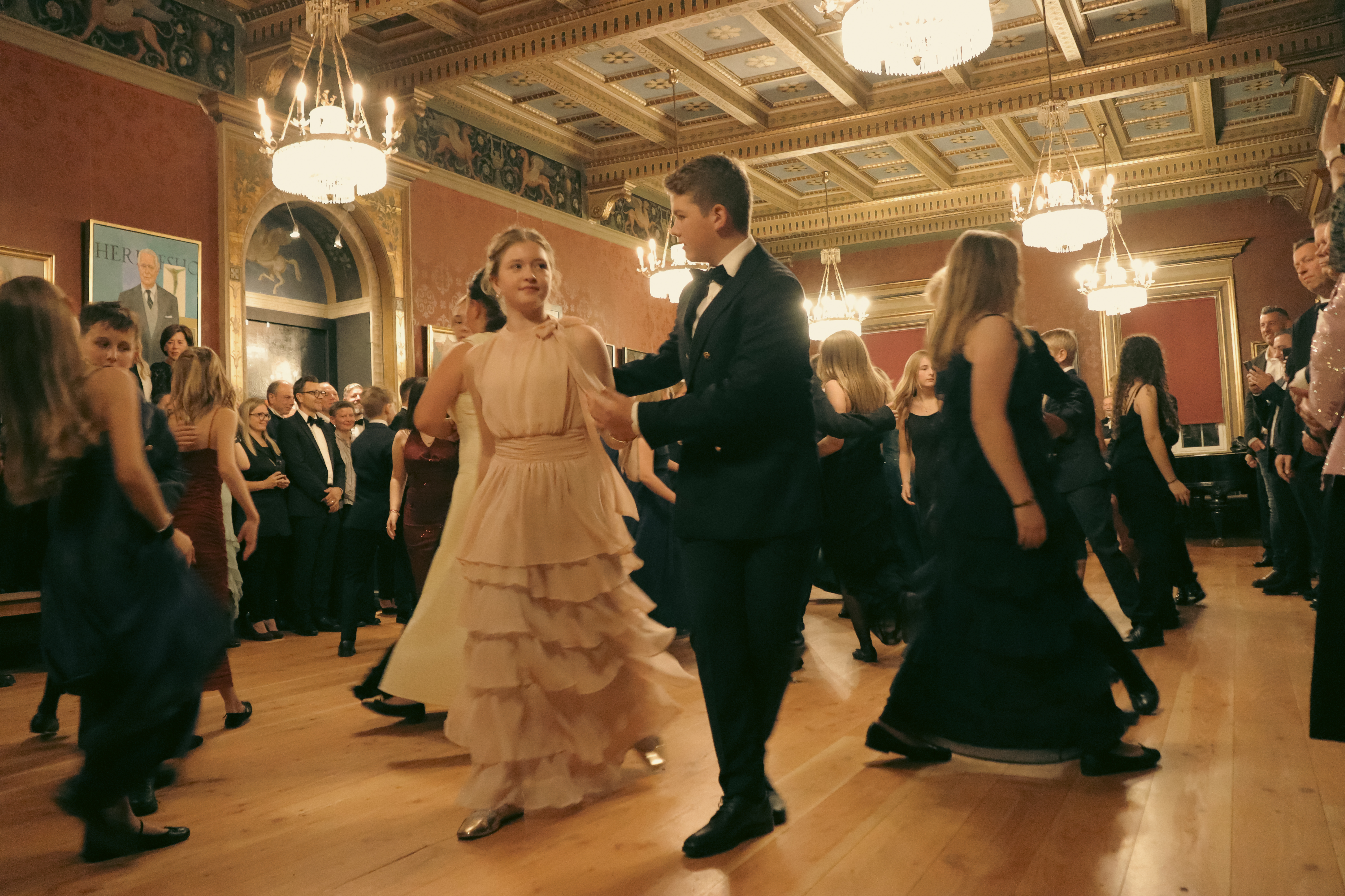 Elever fra Herlufsholm danser les lanciers til Efterårsballet