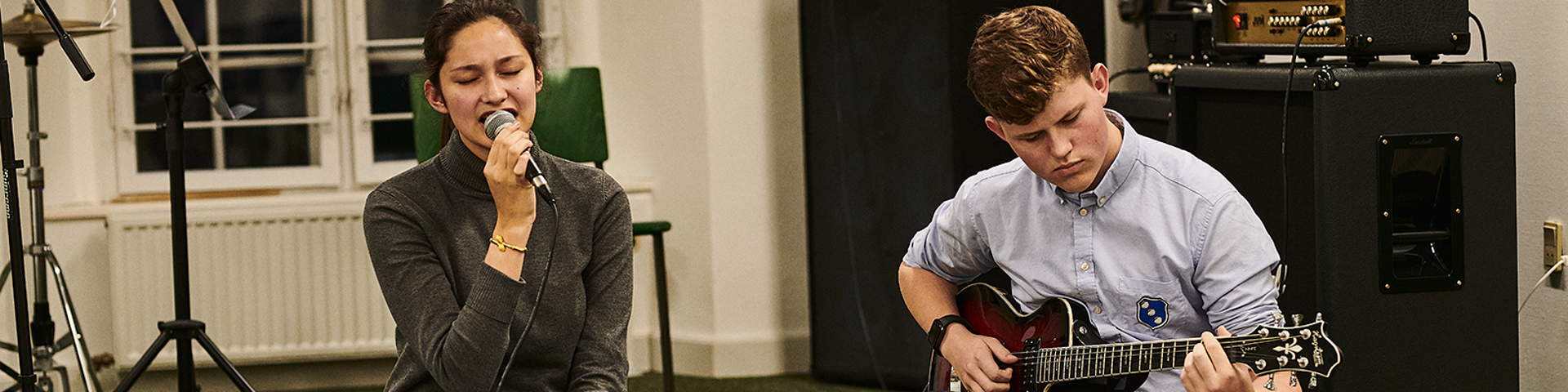 Elever fra Herlufsholm der spiller musik