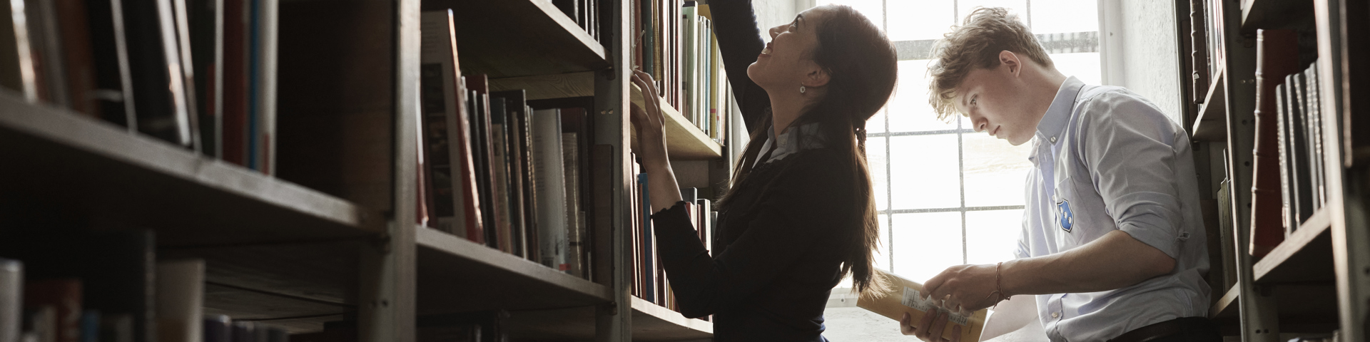 Elever på biblioteket på Herlufsholm