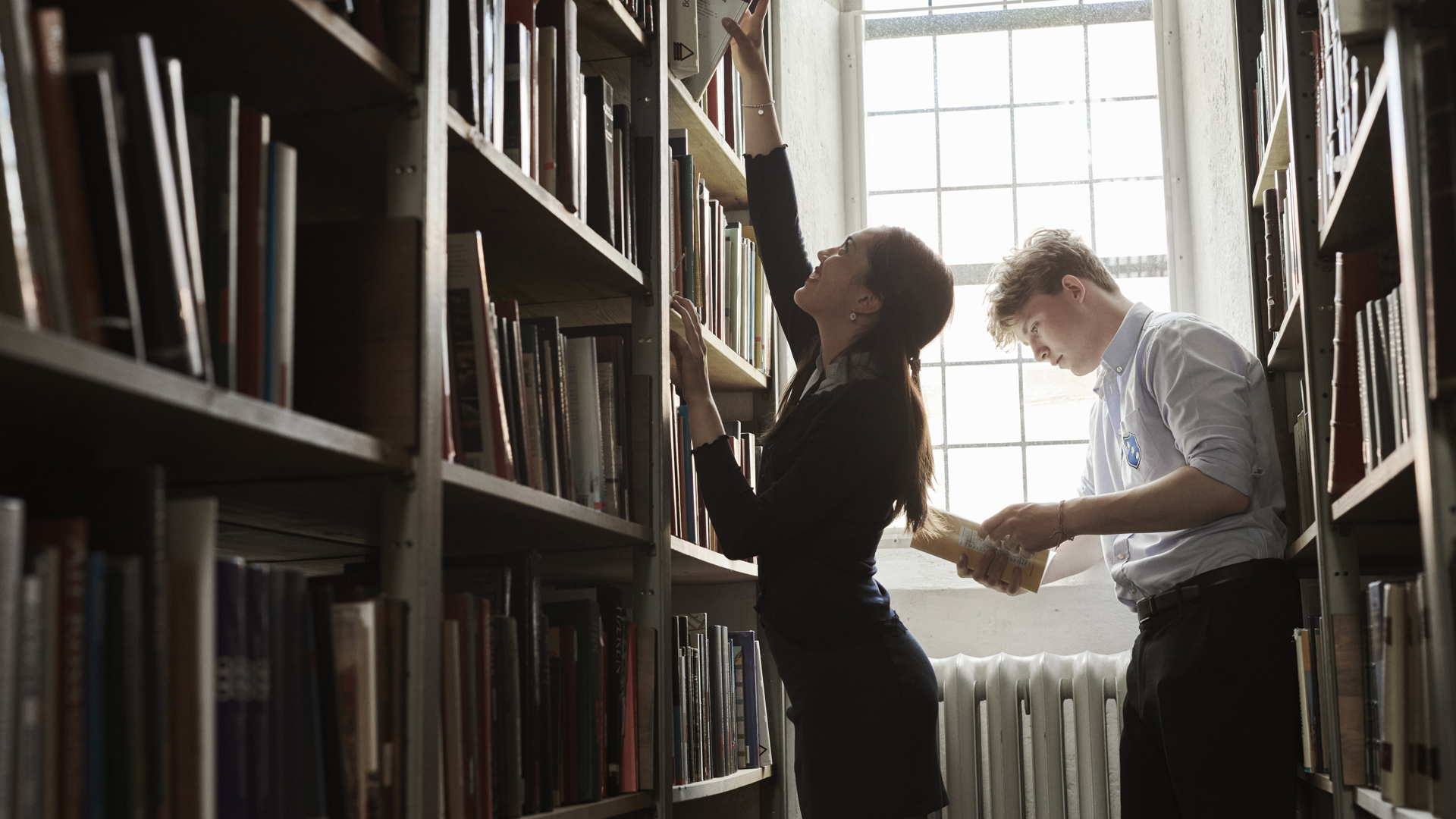 Elever på biblioteket på Herlufsholm